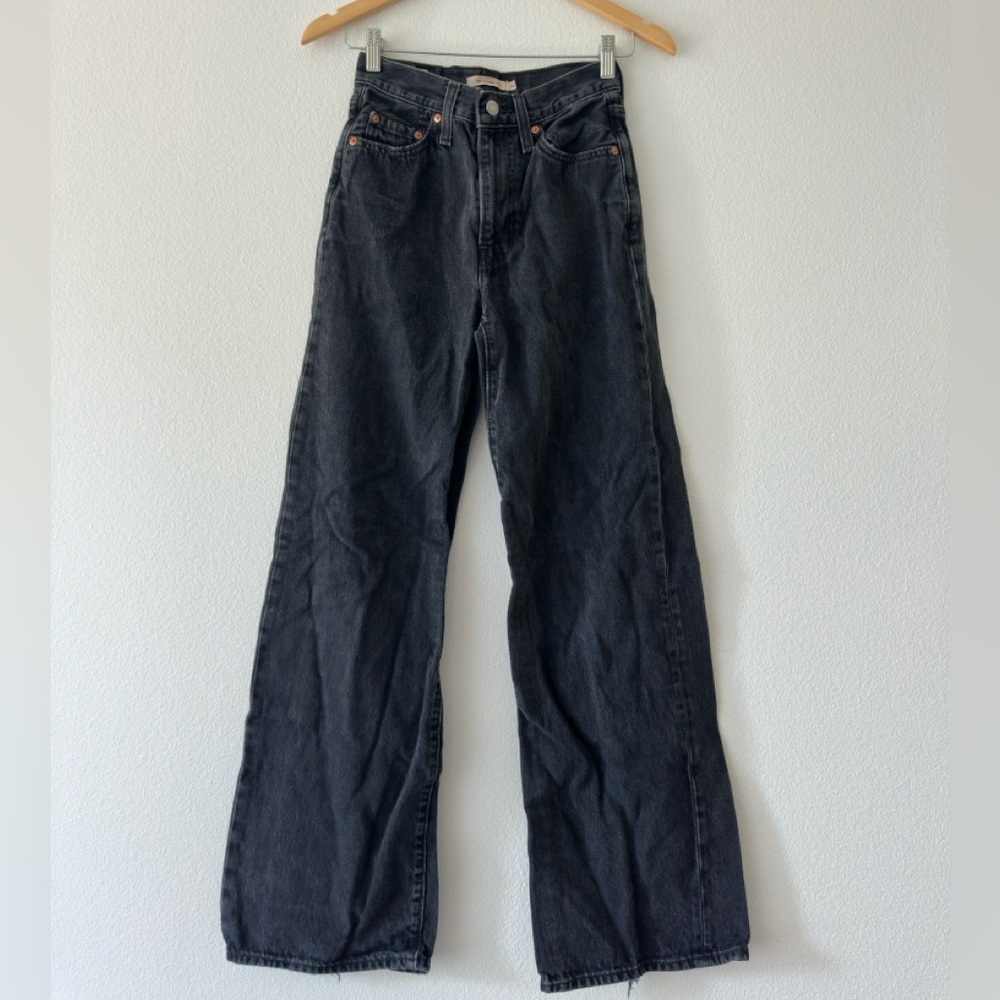 Black Levi’s Jeans